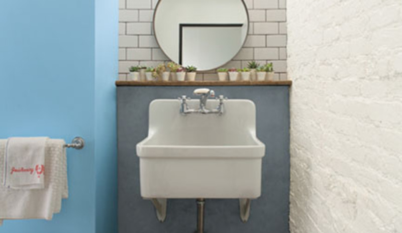 Blue & white painted bathroom walls Blue & white painted bathroom walls