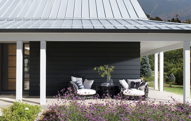 House exterior siding painted in Black Satin 2131-10 Element Guard® Paint color. House exterior siding painted in Black Satin 2131-10 Element Guard® Paint color.